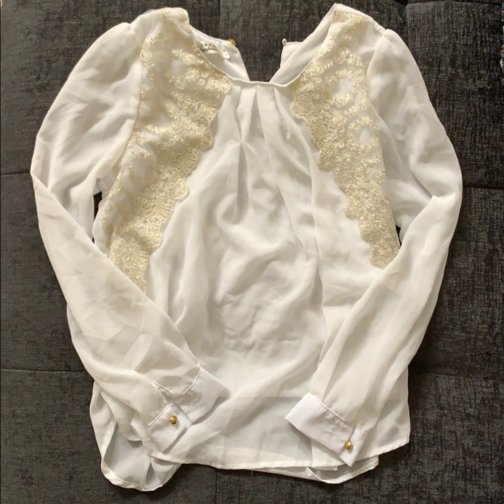 Long-sleeved blouse with gold accents